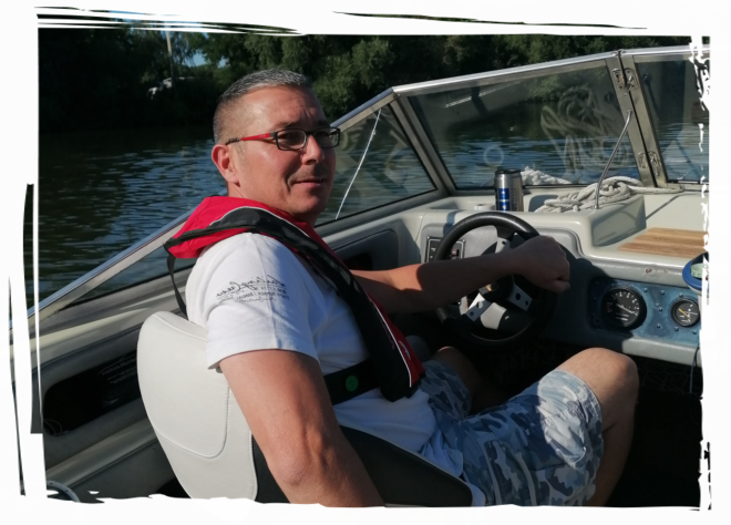 Peter auf seinem Boot auf dem Main